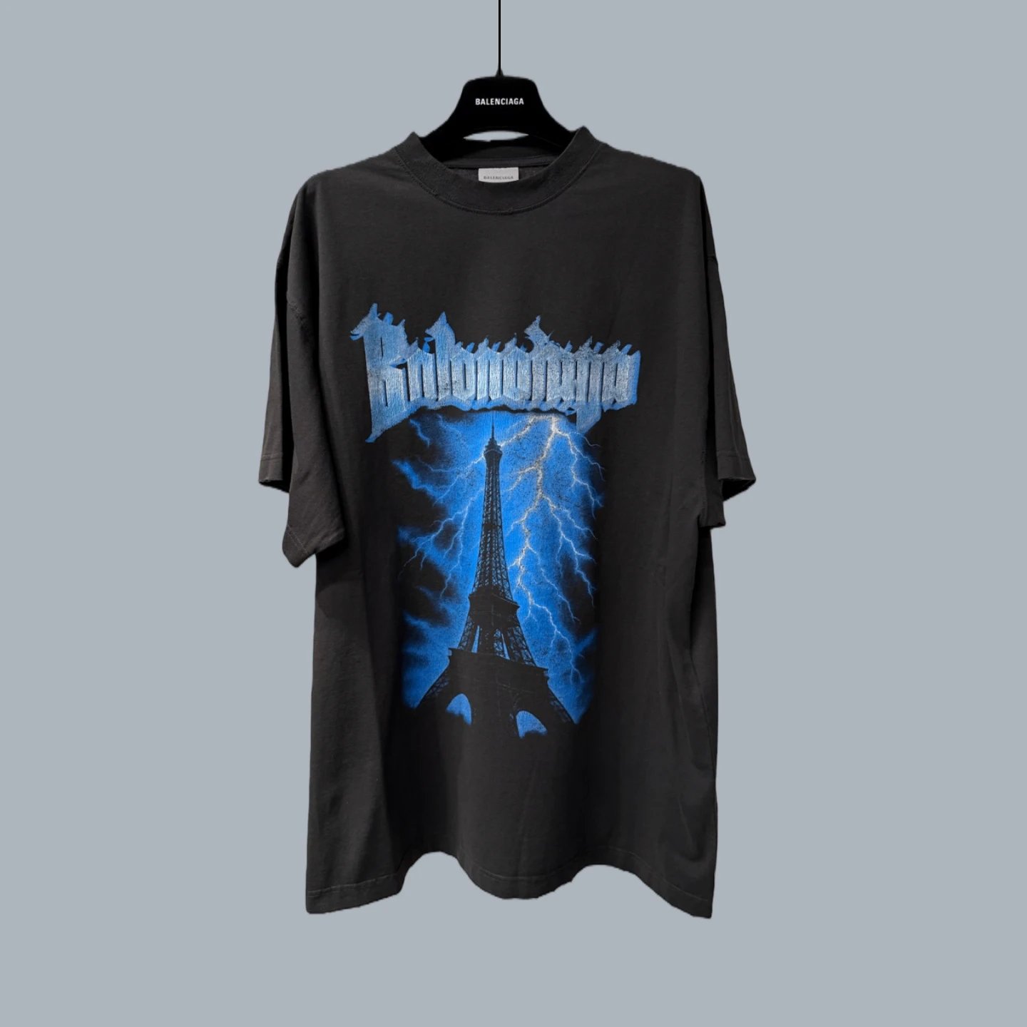 Balenciaga black T-shirt in casual streetwear style - Image 3