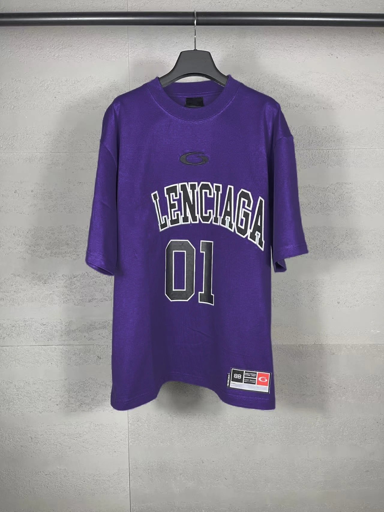 Balenciaga black T-shirt in casual streetwear style - Image 5
