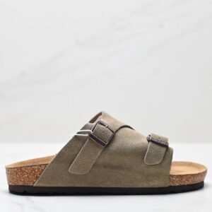 Birkenstock slides khaki