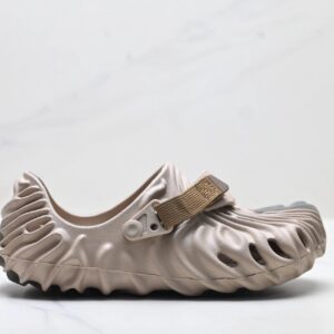 Crocs clogs beige