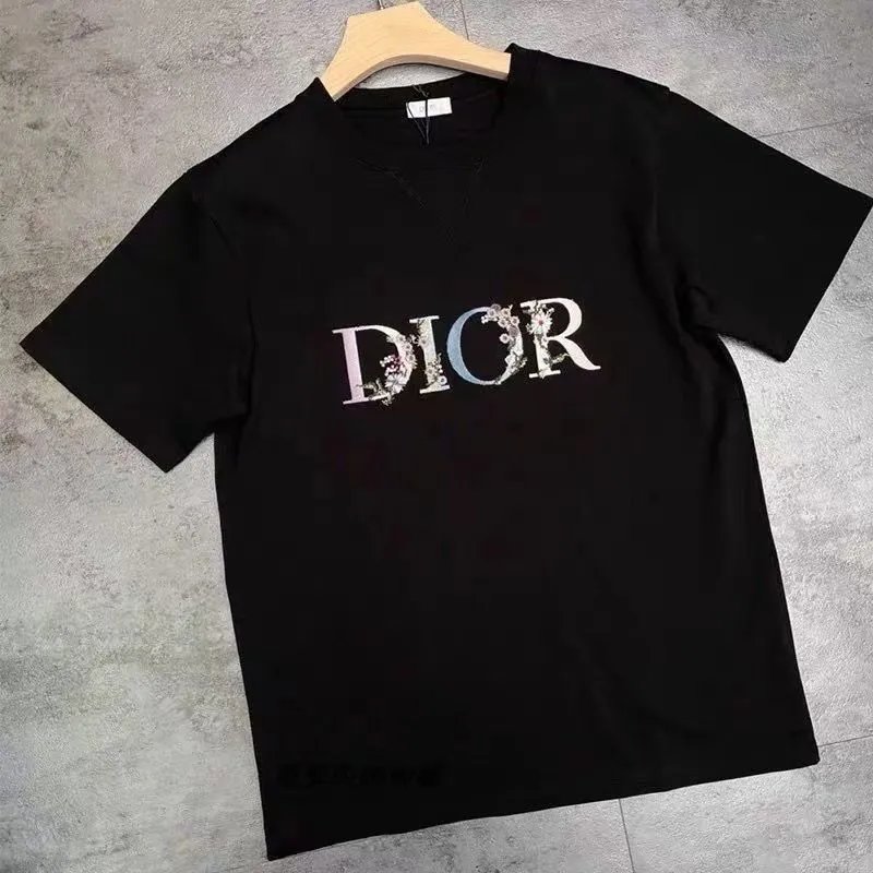 Dior black T-shirt in casual streetwear style - Image 3