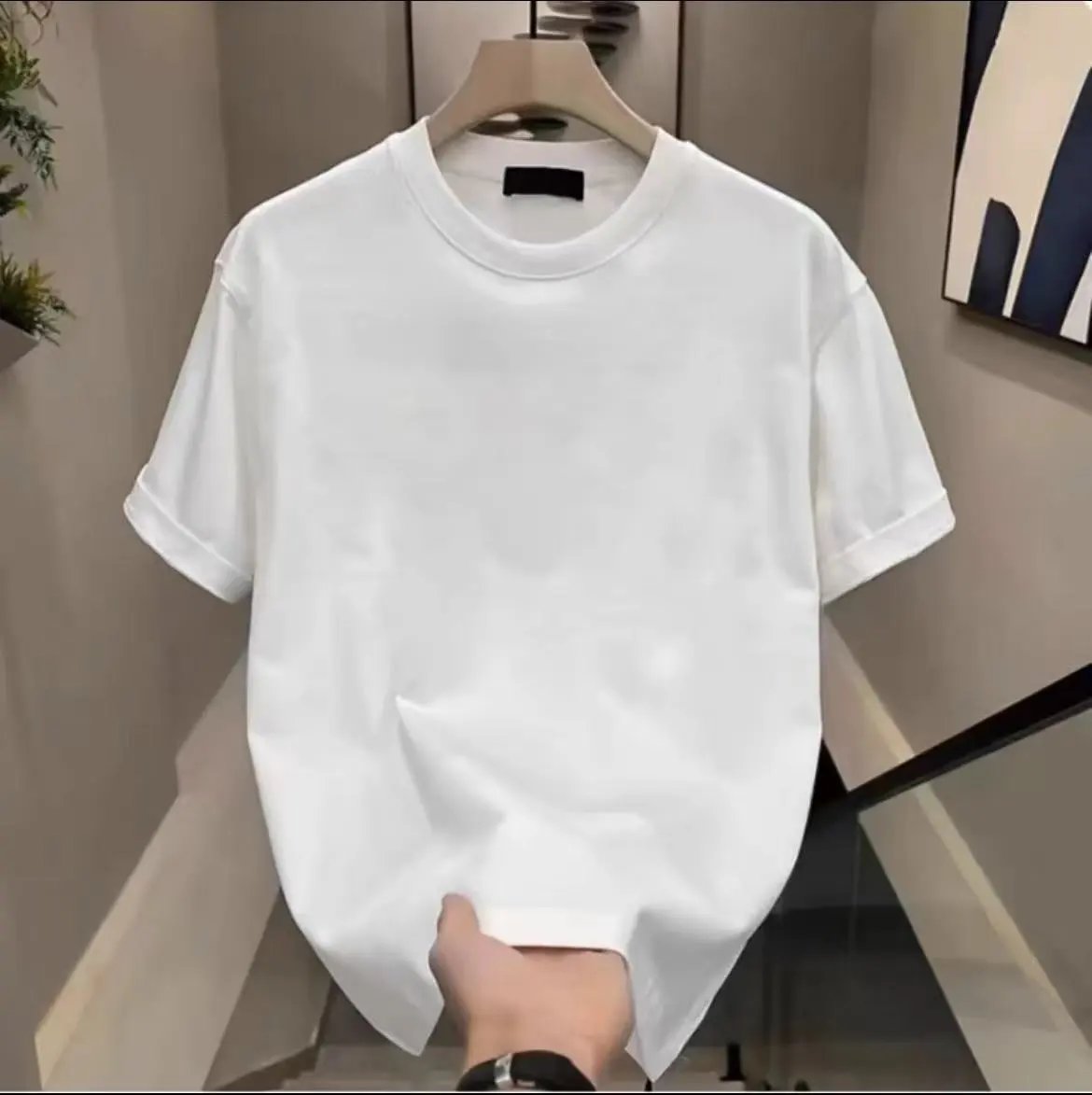 Gucci black T-shirt in casual streetwear style - Image 5