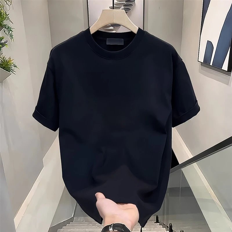 Gucci black T-shirt in casual streetwear style - Image 5