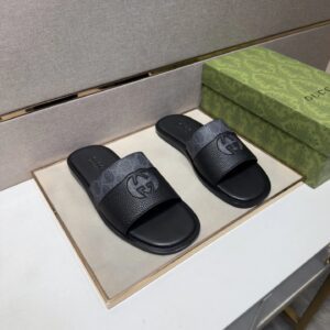 Gucci slides black