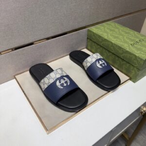 Gucci slides white