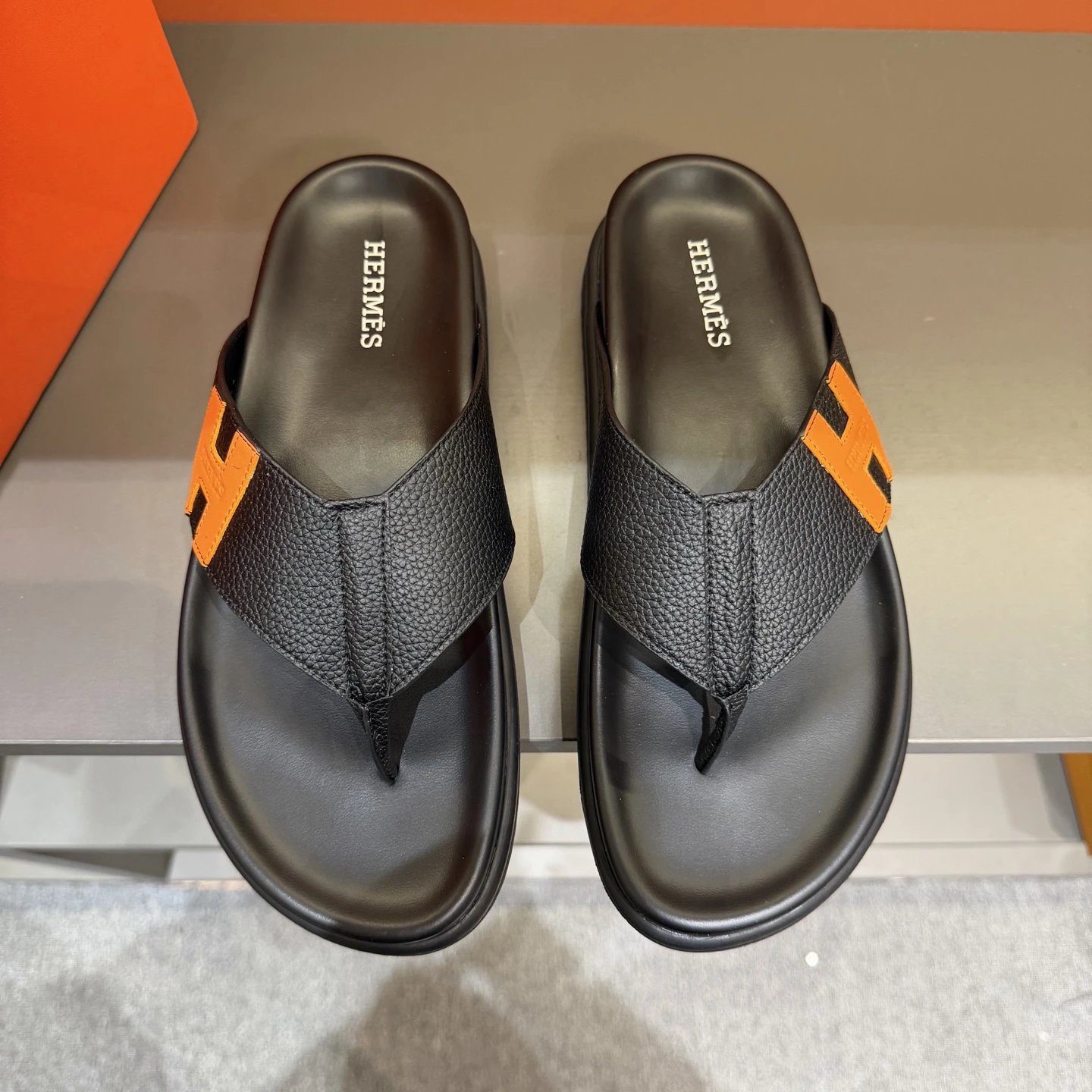 Hermes slides black
