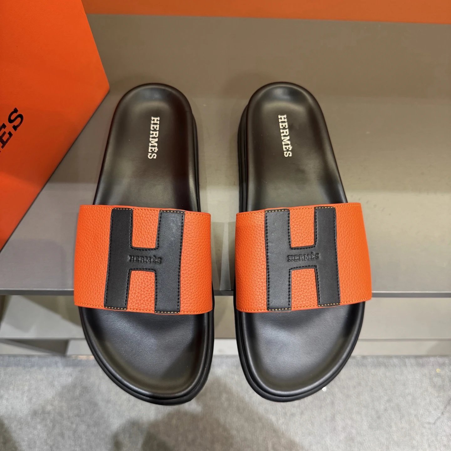 Hermes slides black