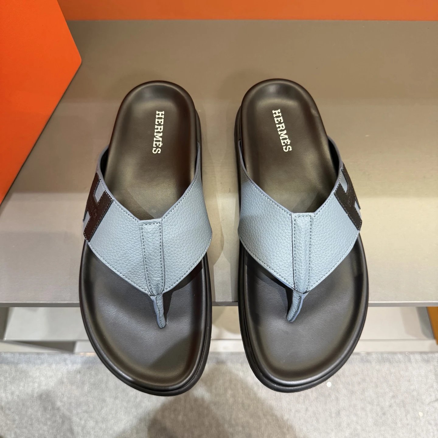 Hermes slides black