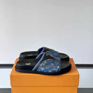 Louis Vuitton slides black