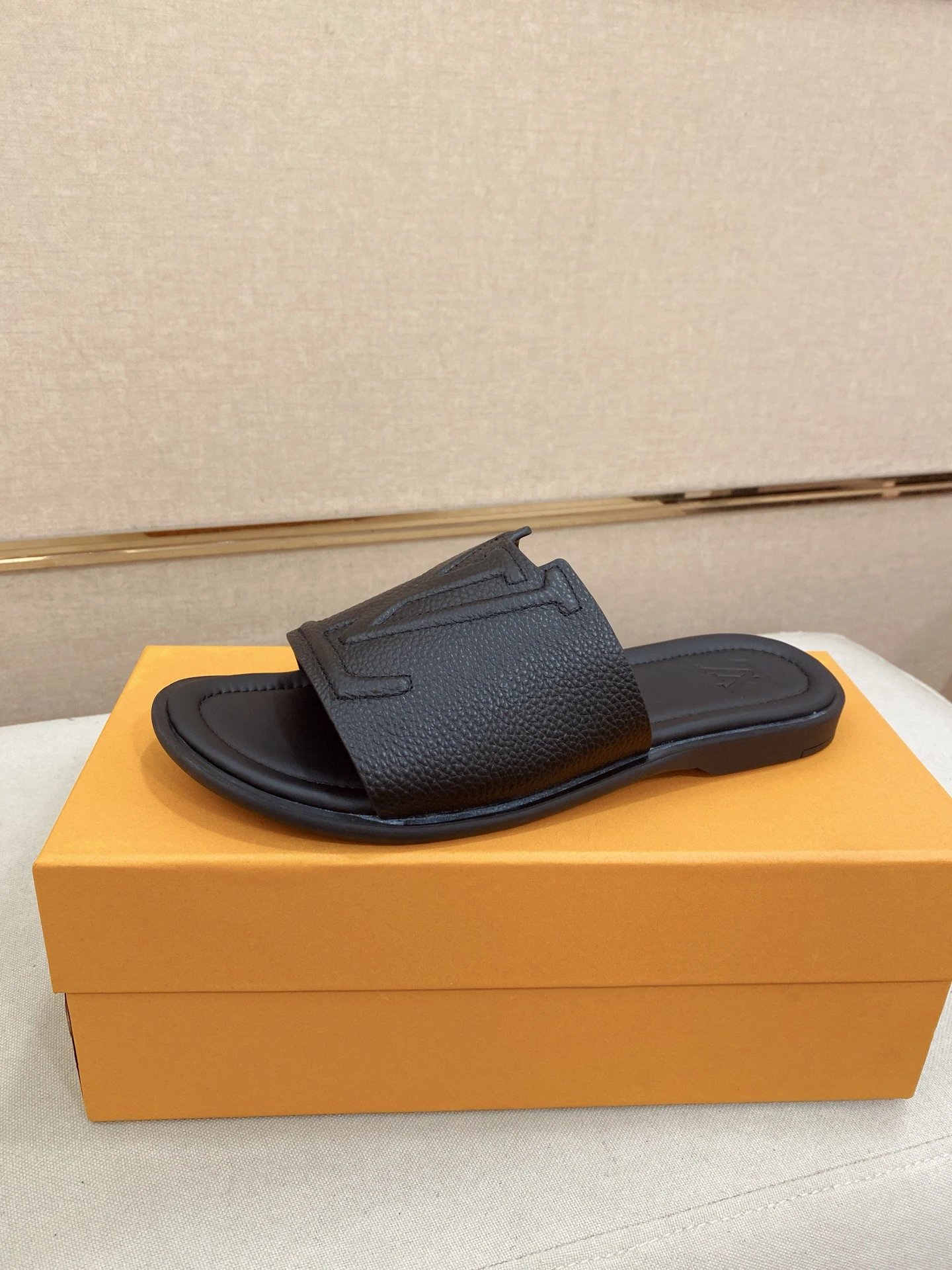 Louis Vuitton slides black