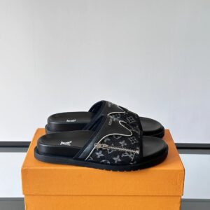 Louis Vuitton slides black