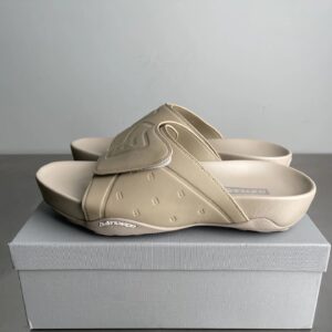 Louis Vuitton slides brown
