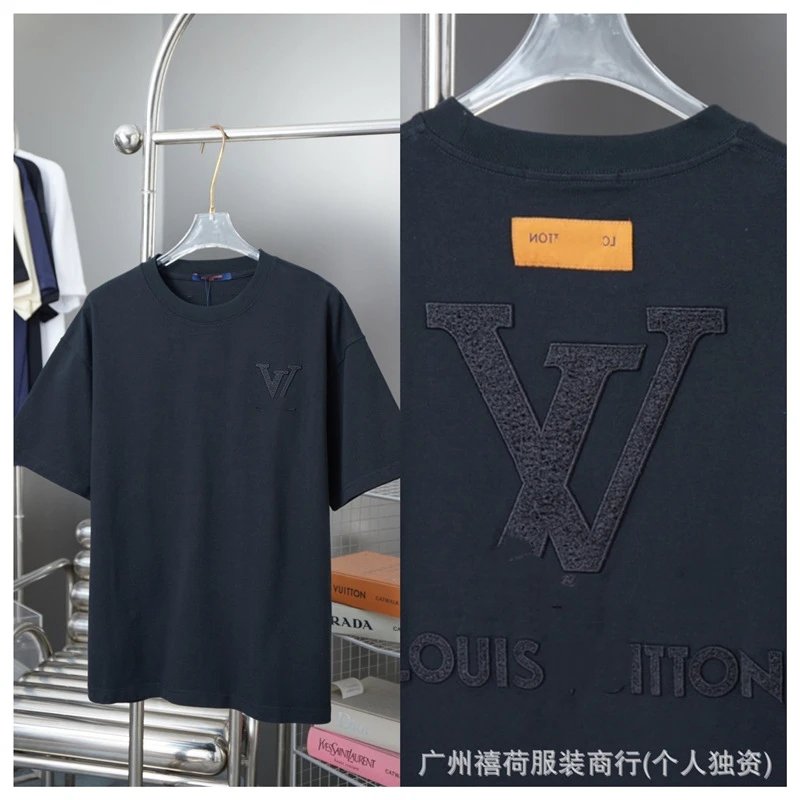 Louis Vuitton check gray T-shirt in casual streetwear style - Image 11