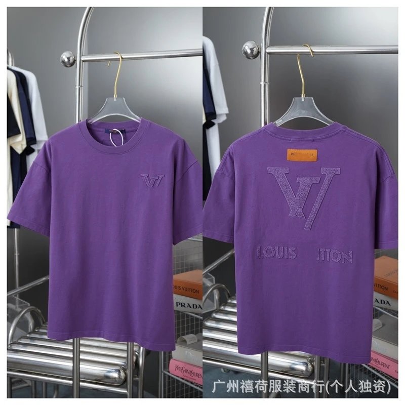 Louis Vuitton check gray T-shirt in casual streetwear style - Image 13