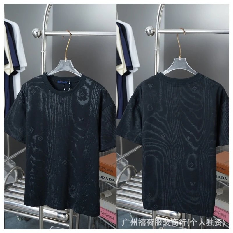 Louis Vuitton check gray T-shirt in casual streetwear style - Image 16