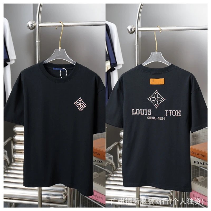 Louis Vuitton check gray T-shirt in casual streetwear style - Image 18