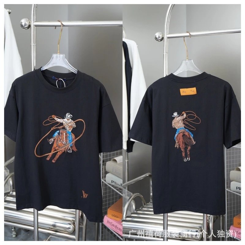 Louis Vuitton check gray T-shirt in casual streetwear style - Image 3