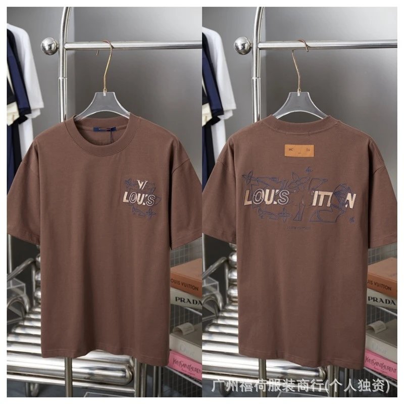 Louis Vuitton check gray T-shirt in casual streetwear style - Image 21