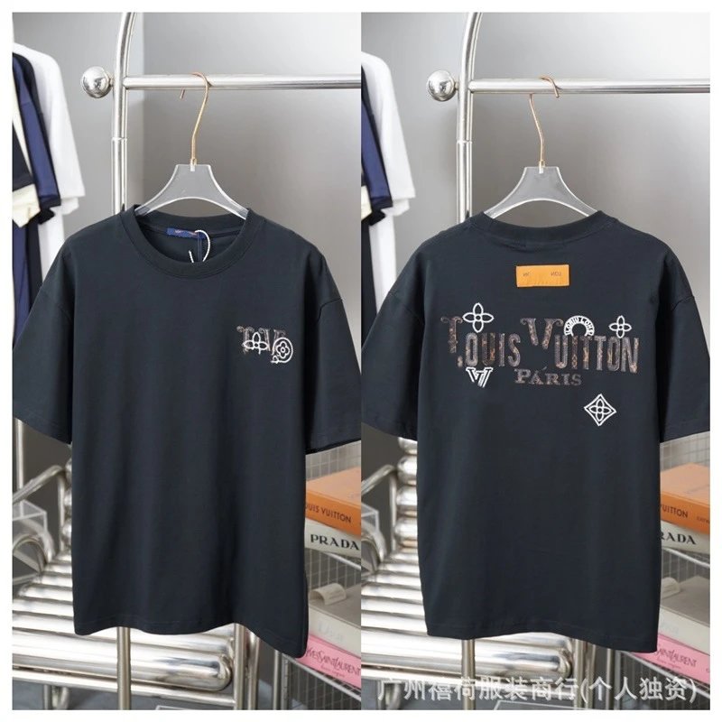 Louis Vuitton check gray T-shirt in casual streetwear style - Image 27