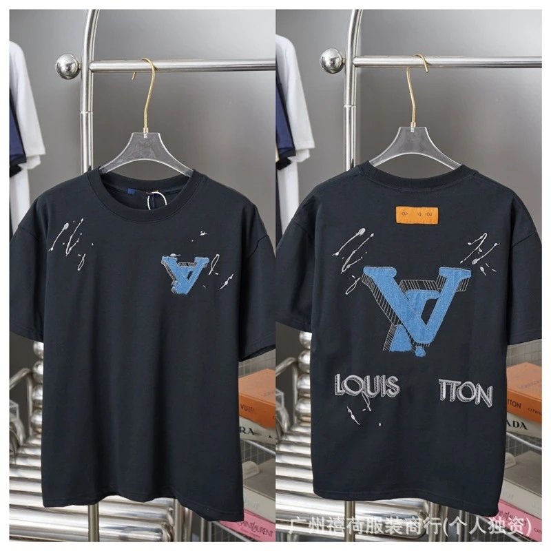 Louis Vuitton check gray T-shirt in casual streetwear style - Image 29