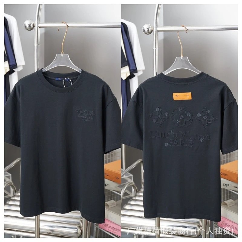 Louis Vuitton check gray T-shirt in casual streetwear style - Image 33