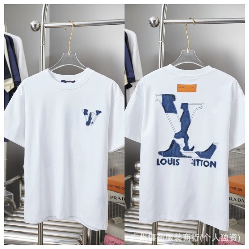 Louis Vuitton check gray T-shirt in casual streetwear style - Image 40