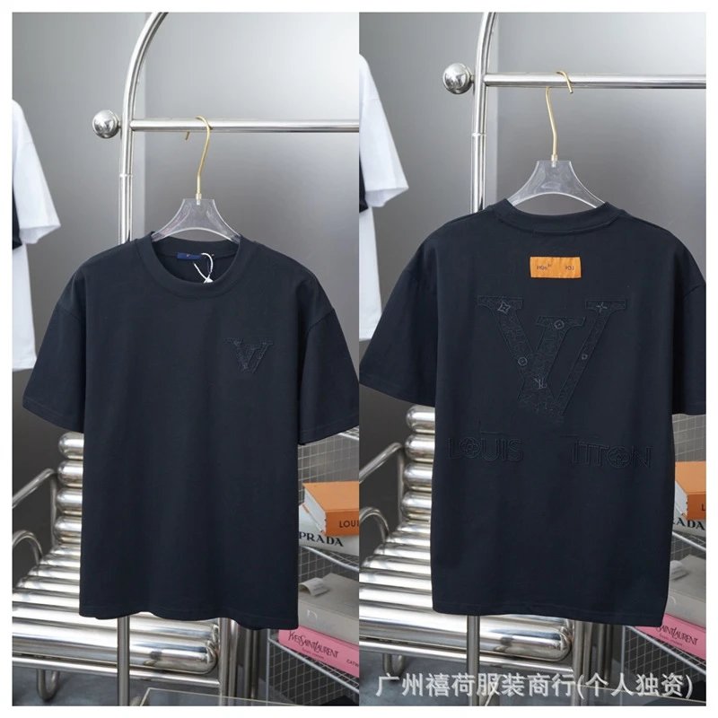 Louis Vuitton check gray T-shirt in casual streetwear style - Image 5
