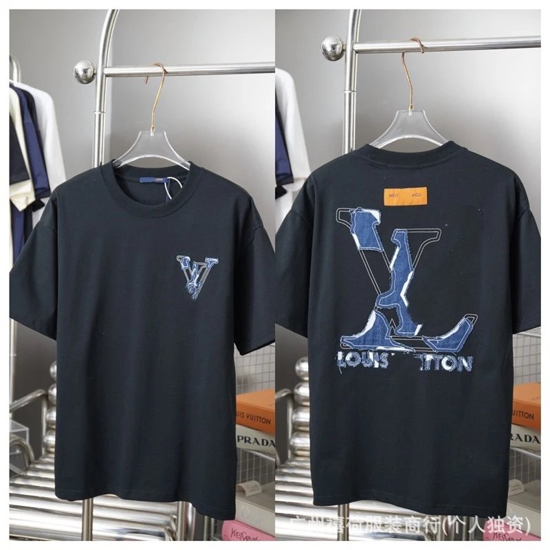 Louis Vuitton check gray T-shirt in casual streetwear style - Image 41