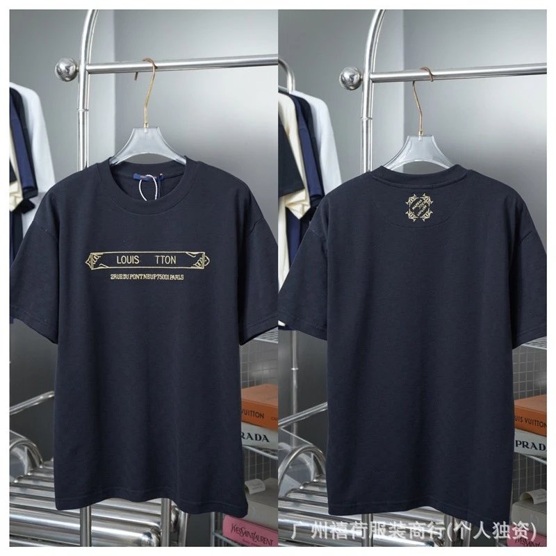 Louis Vuitton check gray T-shirt in casual streetwear style - Image 10