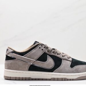 Nike sneakers black