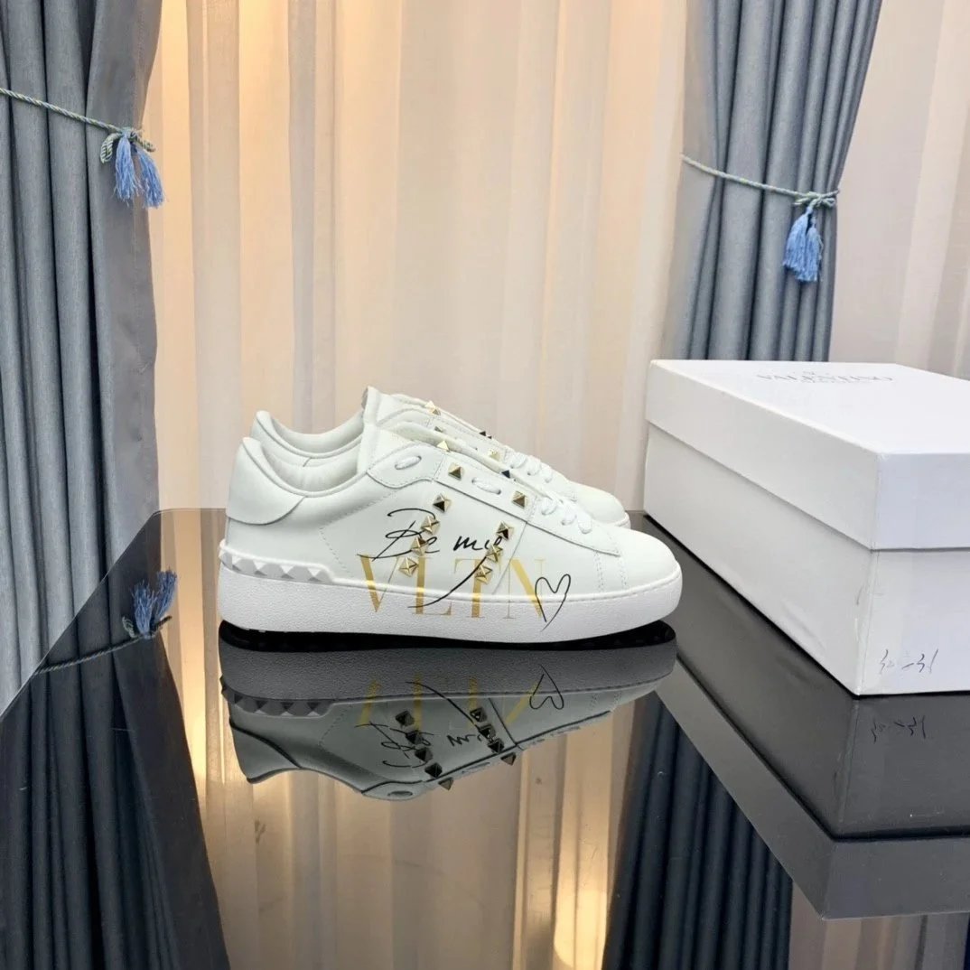 Valentino black sneakers in classic athletic style - Image 8