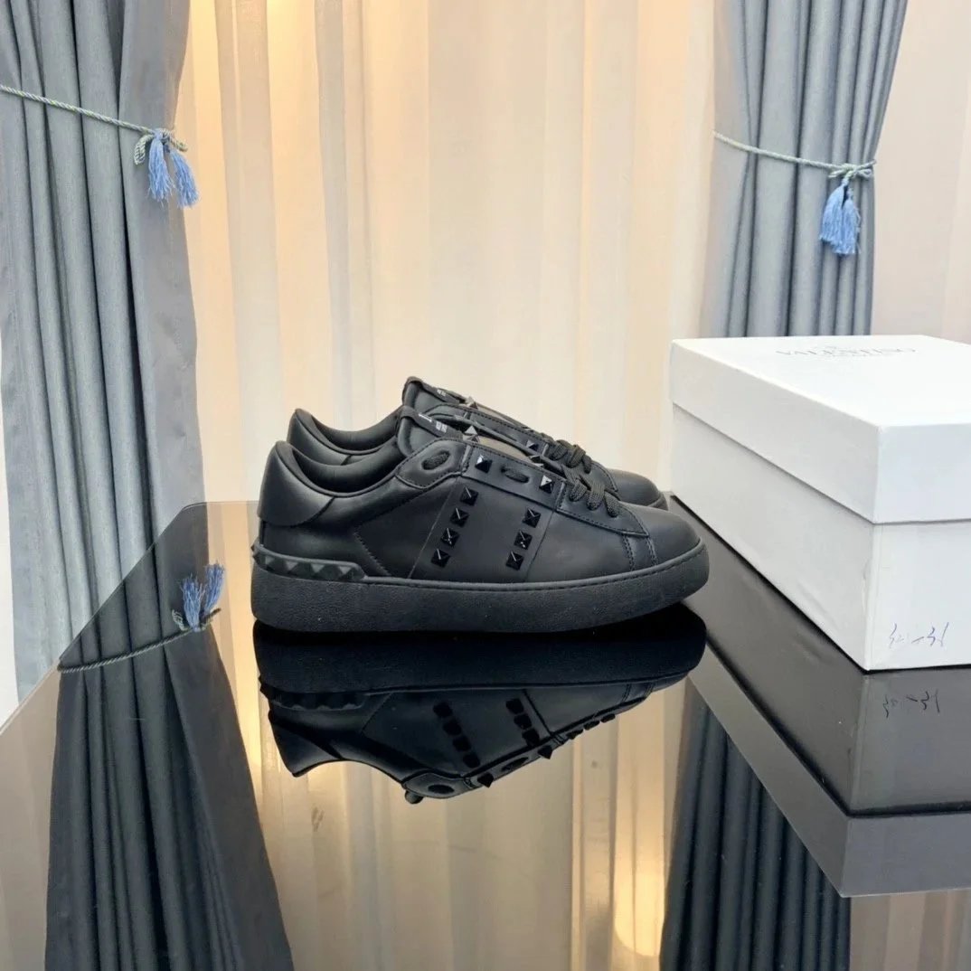 Valentino black sneakers in classic athletic style - Image 12
