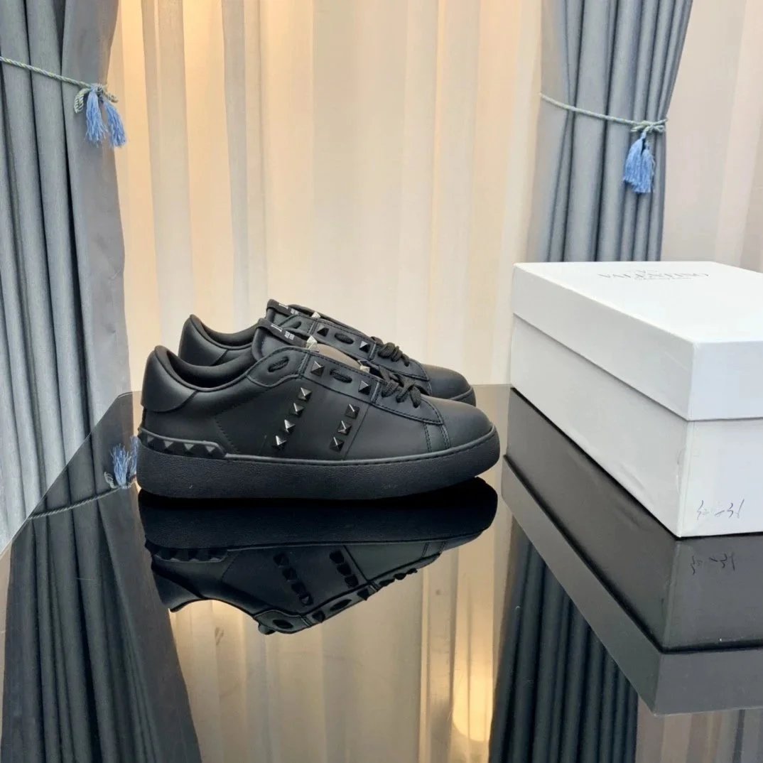 Valentino black sneakers in classic athletic style - Image 13
