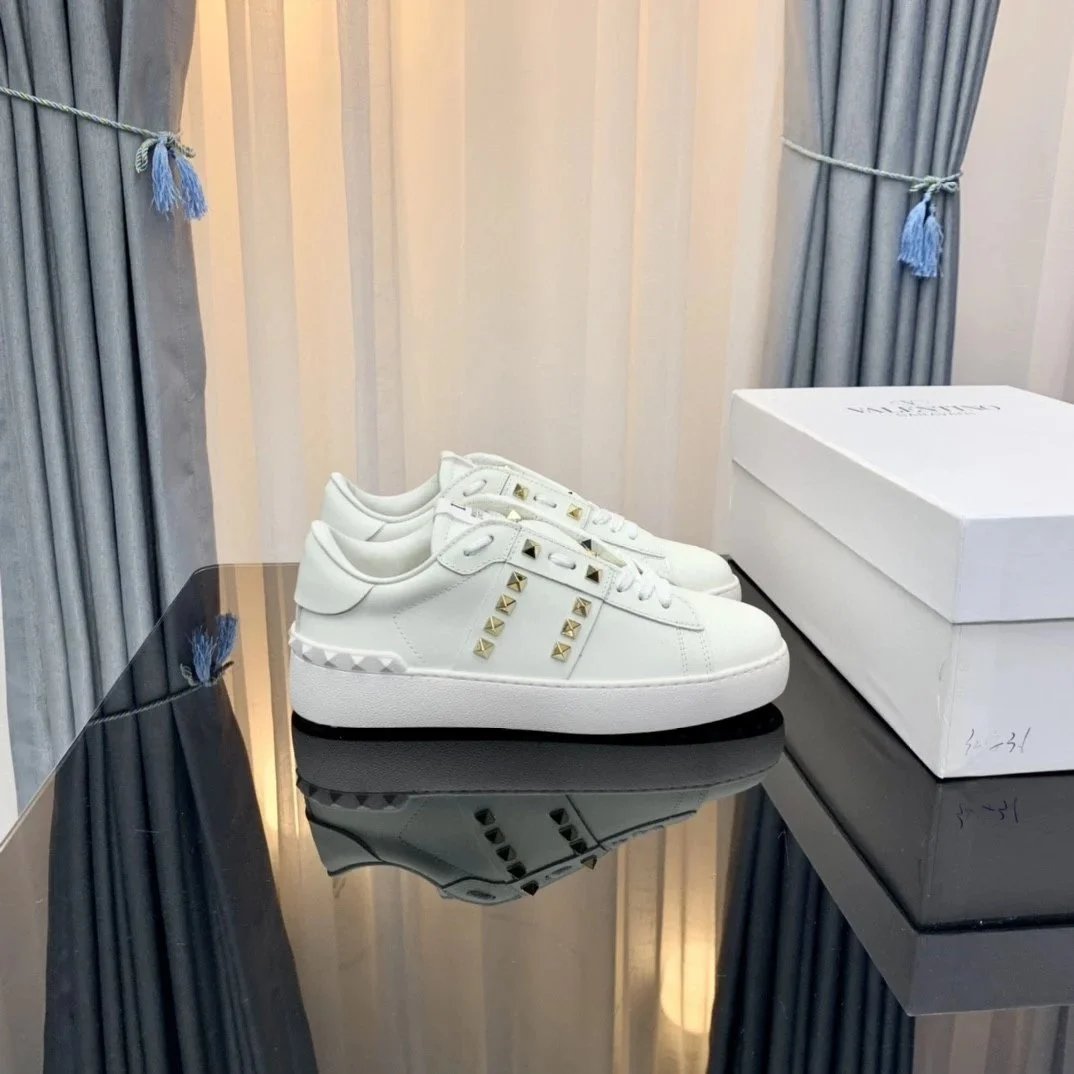 Valentino black sneakers in classic athletic style - Image 5