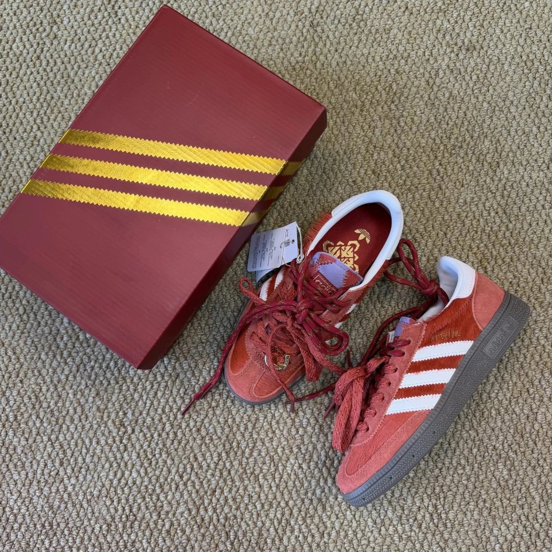 Adidas sneakers red