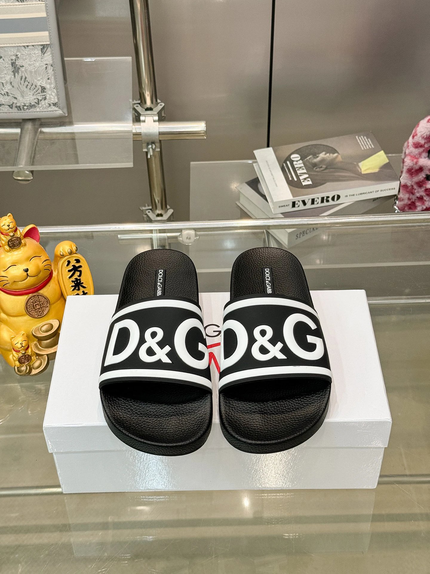 Dolce & Gabbana slides black