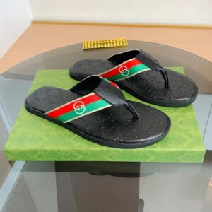 Gucci slides black