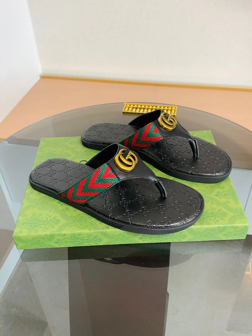Gucci slides black