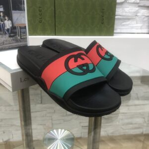 Gucci slides black