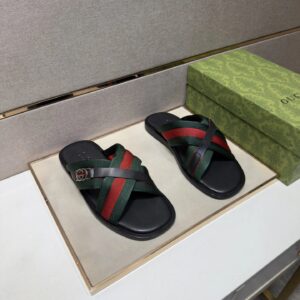 Gucci slides black
