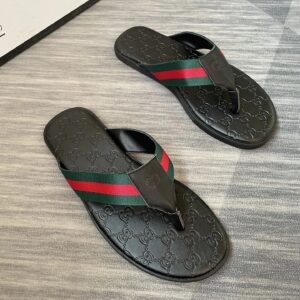 Gucci slides black