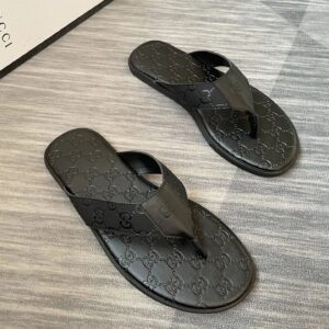 Gucci slides black