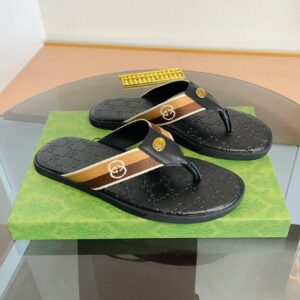 Gucci slides black
