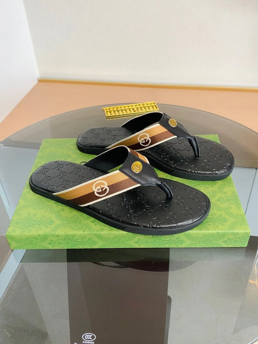 Gucci slides black