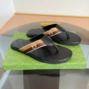 Gucci slides white