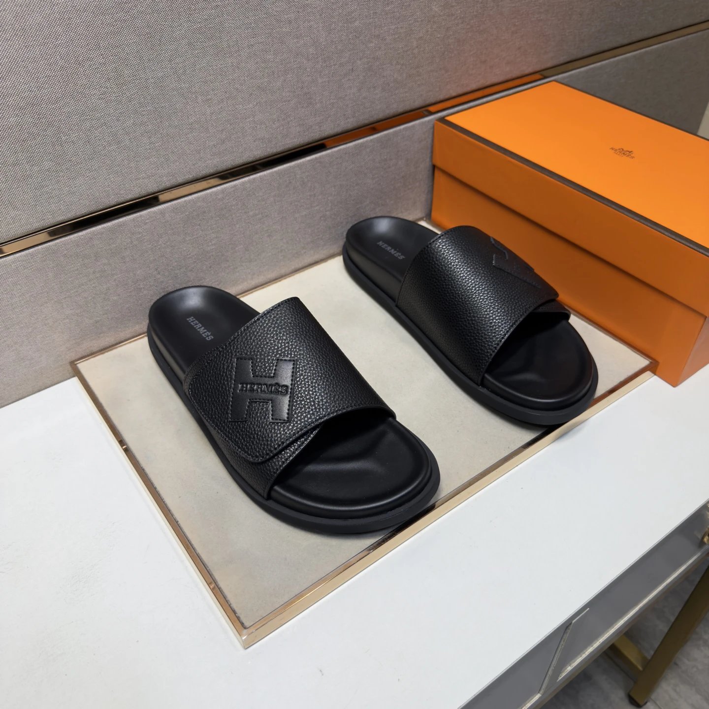 Hermes slides black