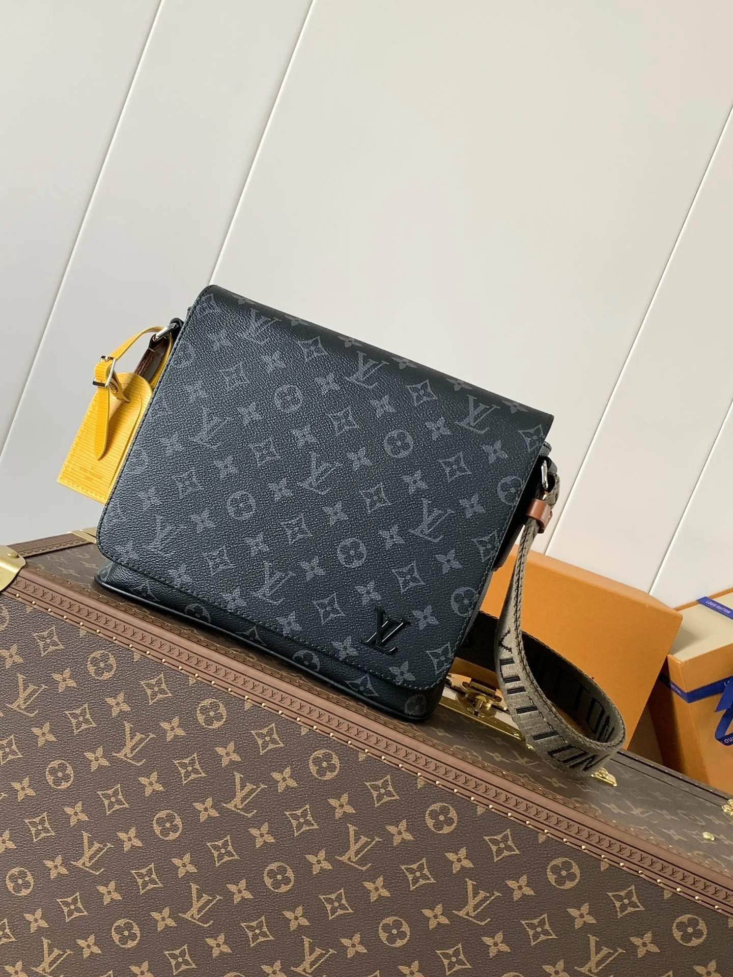Louis Vuitton bag black