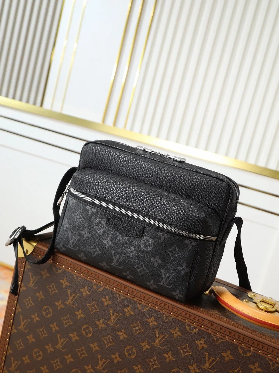 Louis Vuitton bag black