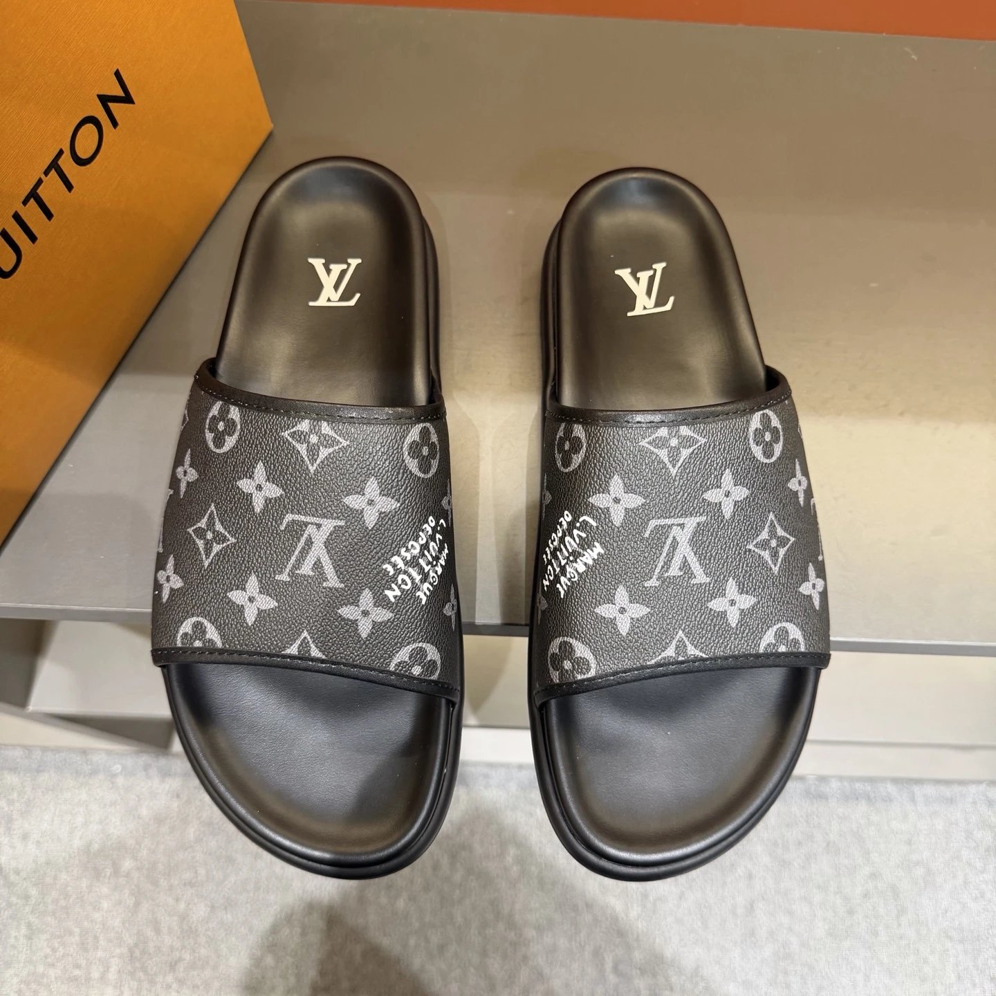 Louis Vuitton slides black