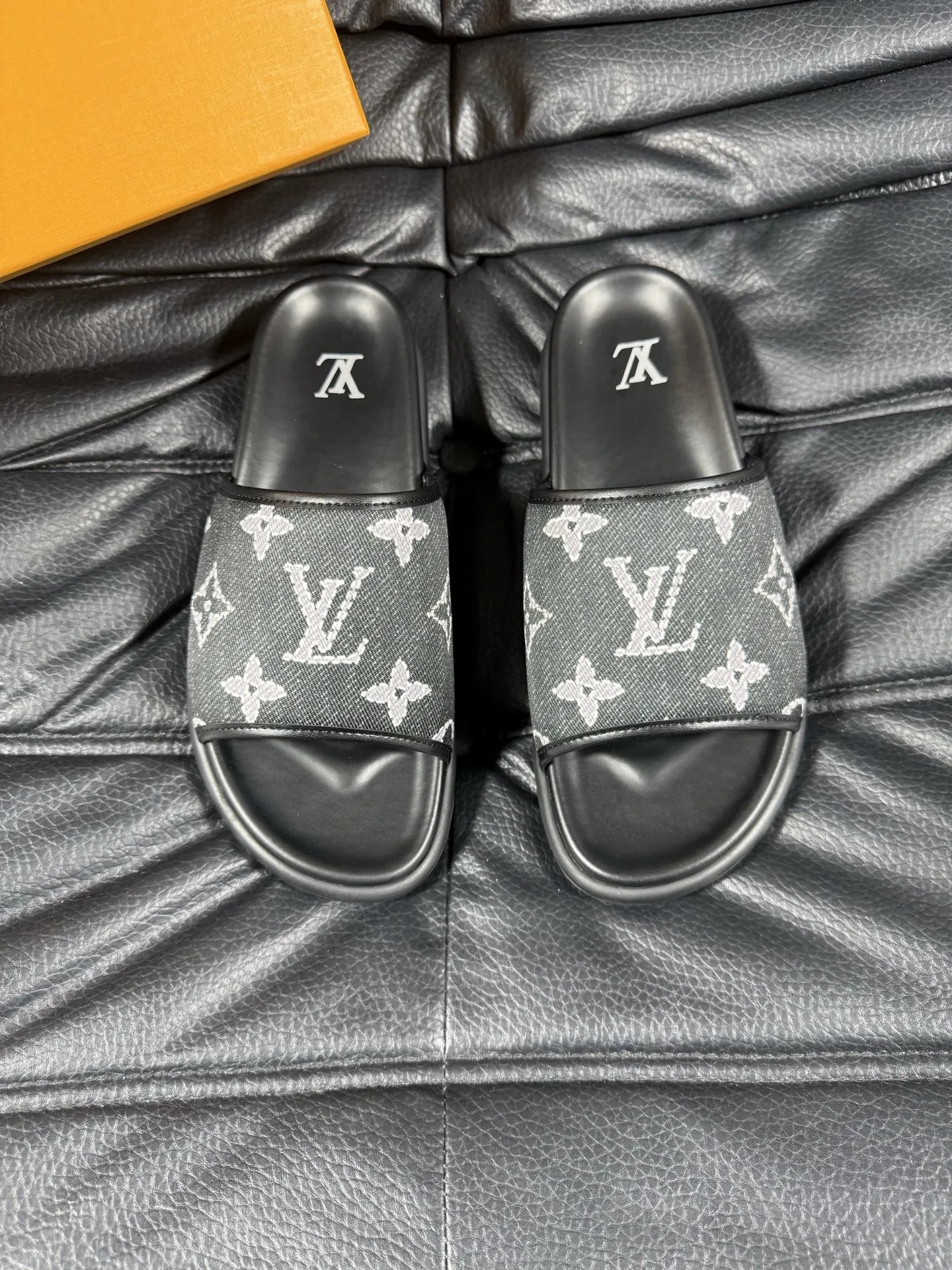 Louis Vuitton slides black